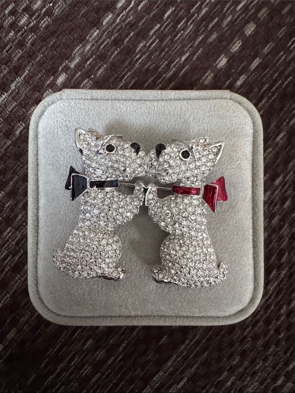 VINTAGE SWAROVSKI SWAN TWIN TERRIER DOGS AUSTRIAN CRYSTAL PAVE BROOCH PIN